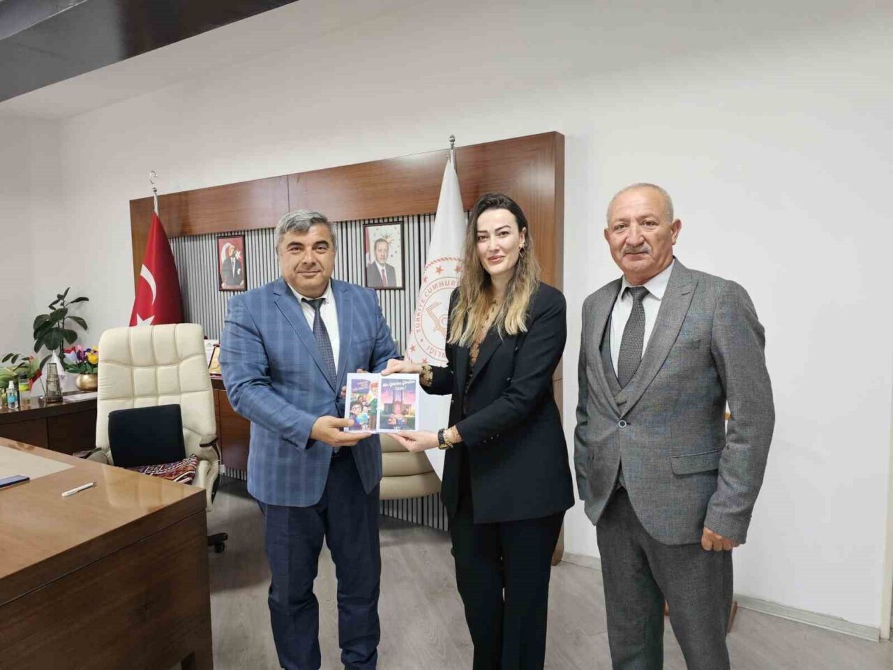 Afyonkarahisar Mareşal Fevzi Çakmak İlkokulu öğretmeni Kübra Akbulut Kavas, kendi