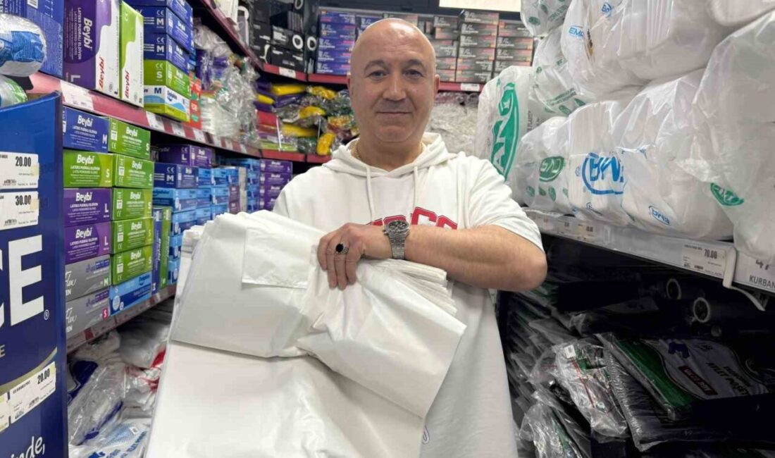 Eskişehir’de Kurban Bayramı’na yaklaşırken kurban poşetlerinin fiyatlarında artış görüldü. Esnaf