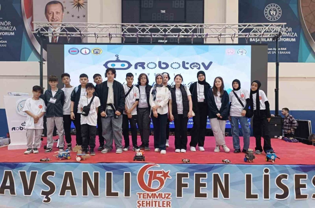 Tavşanlı 15 Temmuz Fen Lisesinde yapılan Ulusal Robotav Robot yarışmasında
