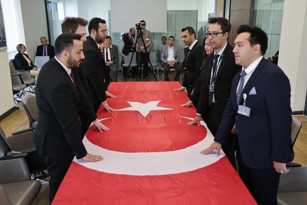 Kütahya Belediyesi’nde aday memur olarak görevine başlayan ve eğitim sürecini