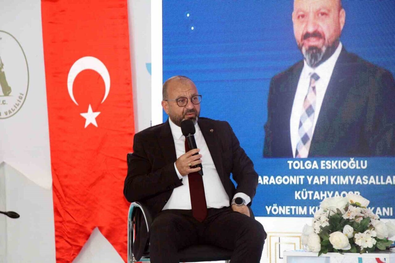 KİKAF 2025 Kütahya İstihdam ve Kariyer Fuarı çerçevesinde düzenlenen panelde