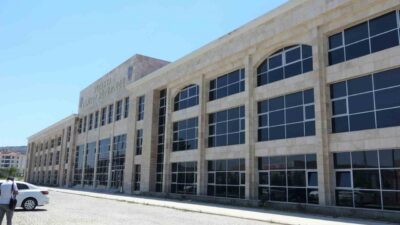 Kütahya’da aranan şahıslara yönelik düzenlenen operasyonlarda yakalanan 9 kişi tutuklandı.