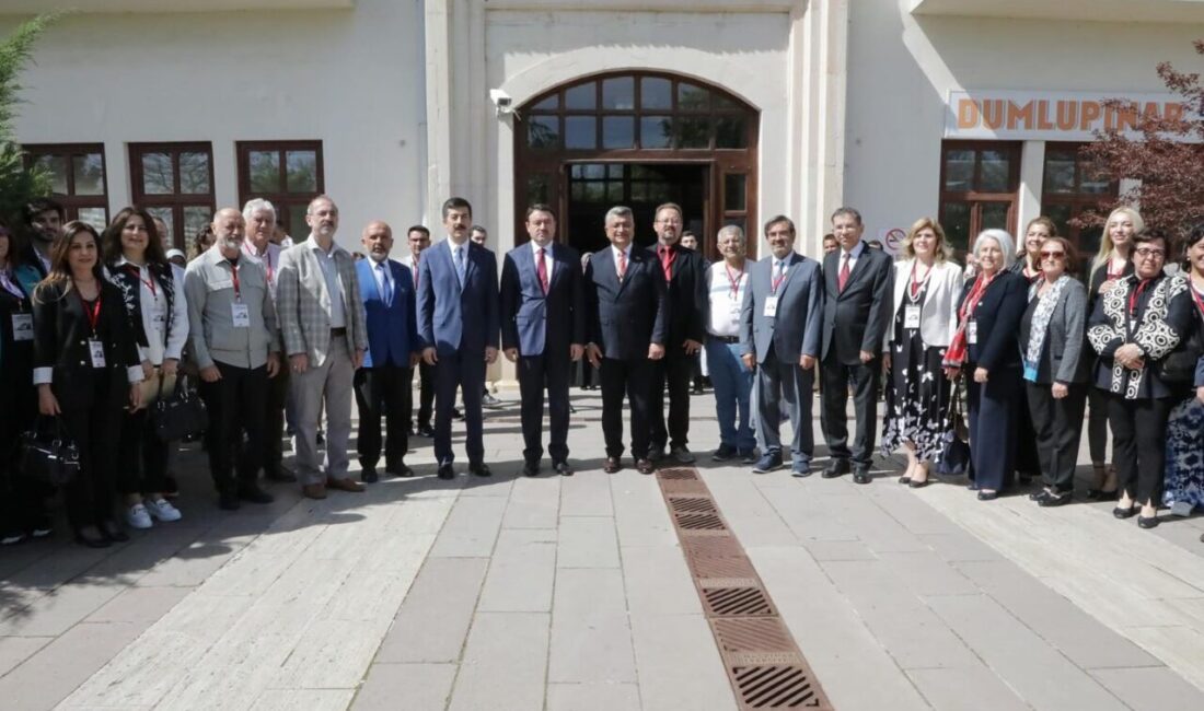 Kütahya Dumlupınar Üniversitesinde (DPÜ) Ege Bölgesi Dilcileri Sürekli Çalıştayı gerçekleştirildi.
