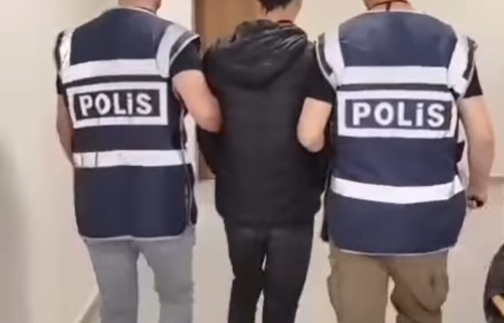 Kütahya’da hırsızlık yaptığı iddia edilen şüpheli, kovalamaca sonucu saklanmak için