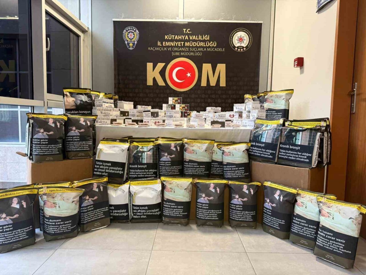 Kütahya’da polis ekipleri tarafından 3 ev ile 2 işyerinde yapılan
