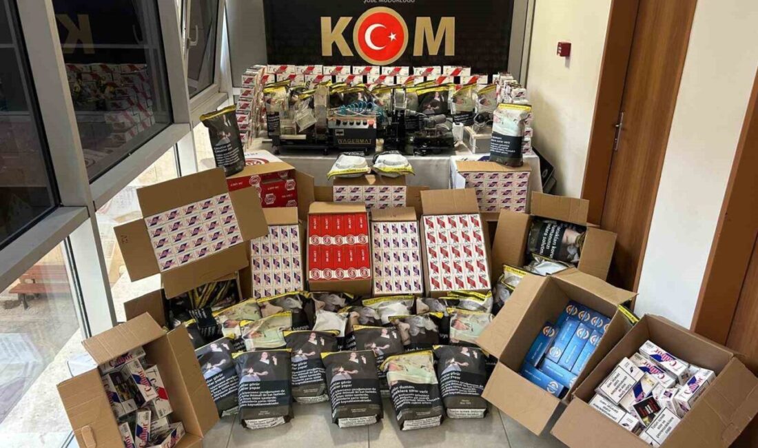 Kütahya’da polis ekiplerinin düzenlediği operasyonda, kaçak tütün ve makaron ele