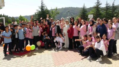 Kütahya Adnan Menderes Ortaokulu, öğrencilerin sanatsal ve kültürel birikimini gözler