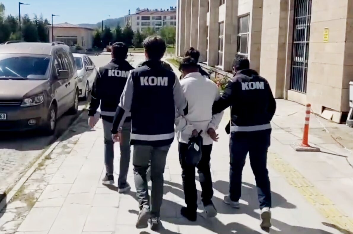 Kütahya’da telefonda kendisini polis olarak tanıtıp 70 yaşındaki kişiyi dolandırmaya