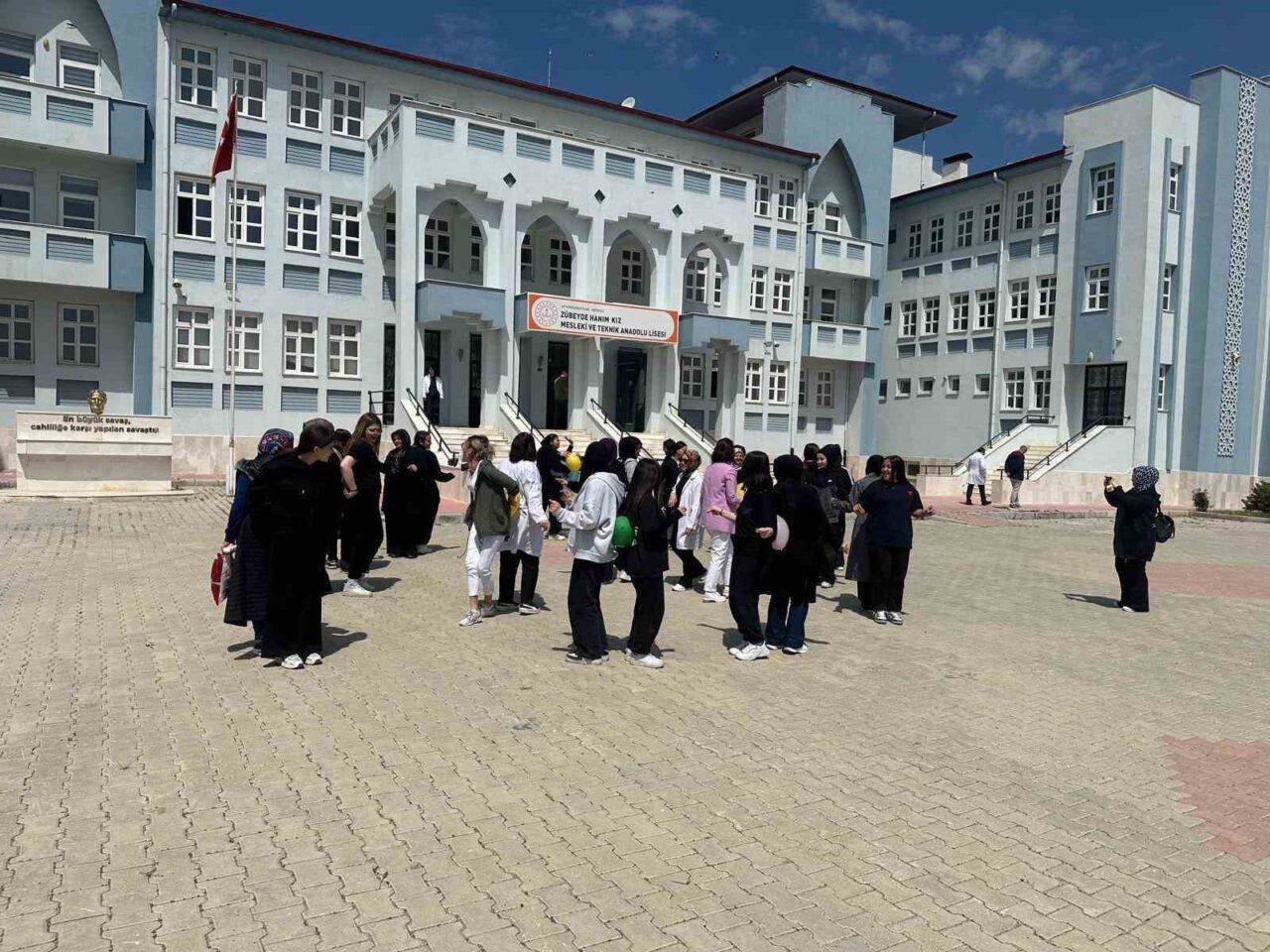 Afyonkarahisar Zübeyde Hanım Kız Mesleki ve Teknik Anadolu Lisesinde "Mesleğimi
