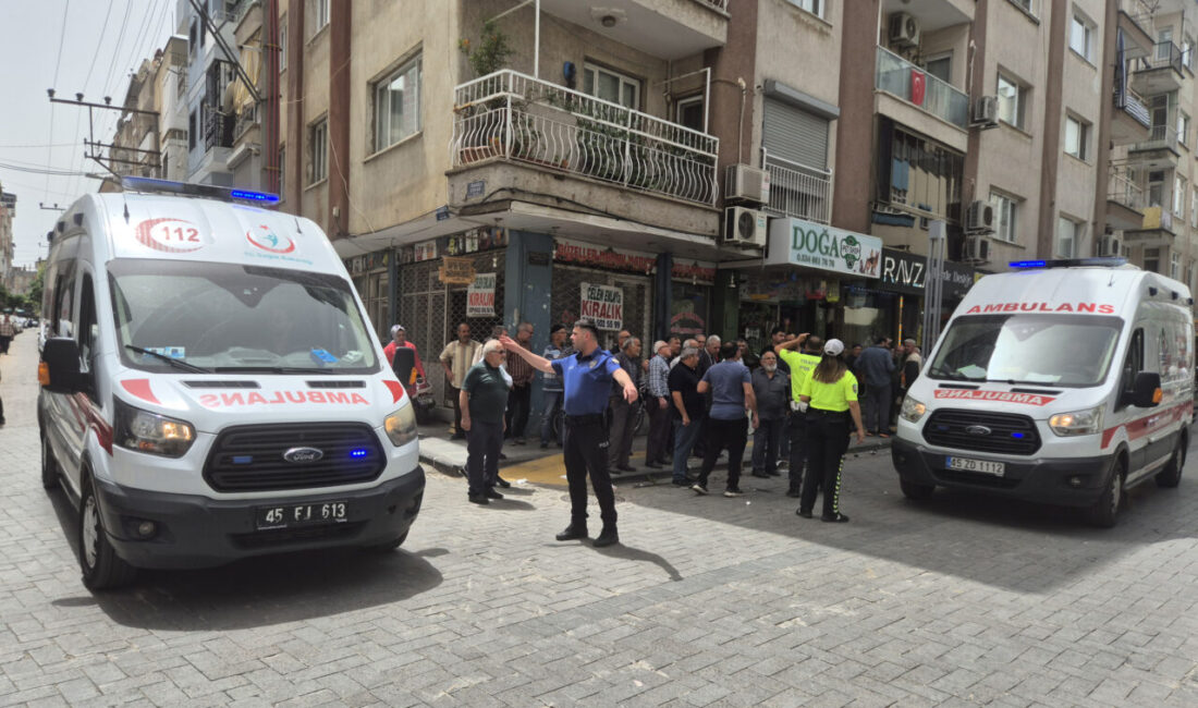 Manisa’nın Turgutlu ilçesinde 3 motosikletin karıştığı kazada 2 sürücü yaralandı.