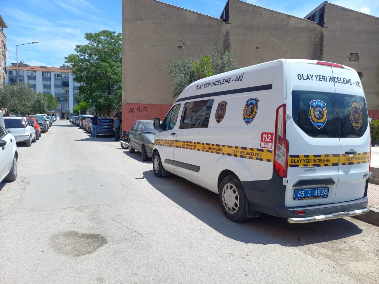 Manisa'nın Şehzadeler ilçesinde çantası gasbedilen 85 yaşındaki kadın, yerde sürüklenme