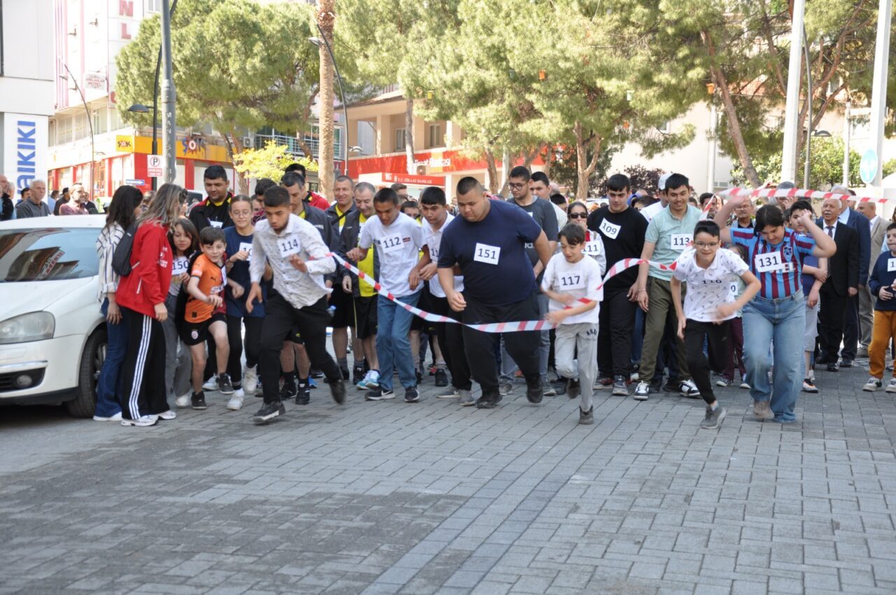 Manisa’nın Soma ve Kula ilçelerinde Engelliler Haftası dolayısıyla etkinlikler gerçekleştirildi.