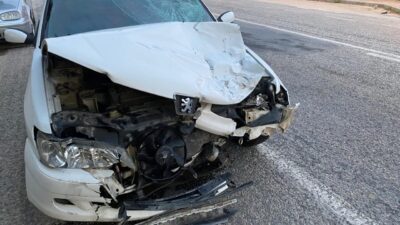 Manisa’nın Alaşehir ilçesinde otomobilin çarptığı motosikletin sürücüsü ile eşi hayatını