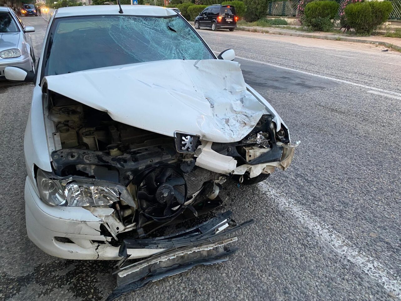 Manisa’nın Alaşehir ilçesinde otomobilin çarptığı motosikletin sürücüsü ile eşi hayatını