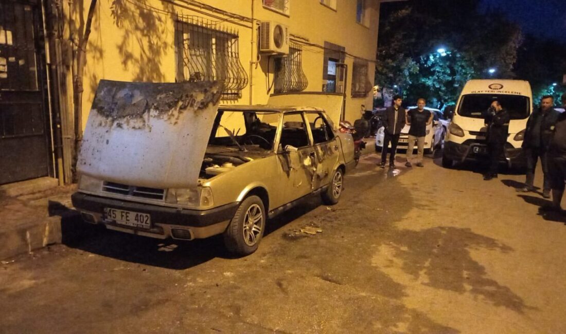  Manisa'nın Yunusemre ilçesinde sokakta park halindeki 13 araca zarar verdiği