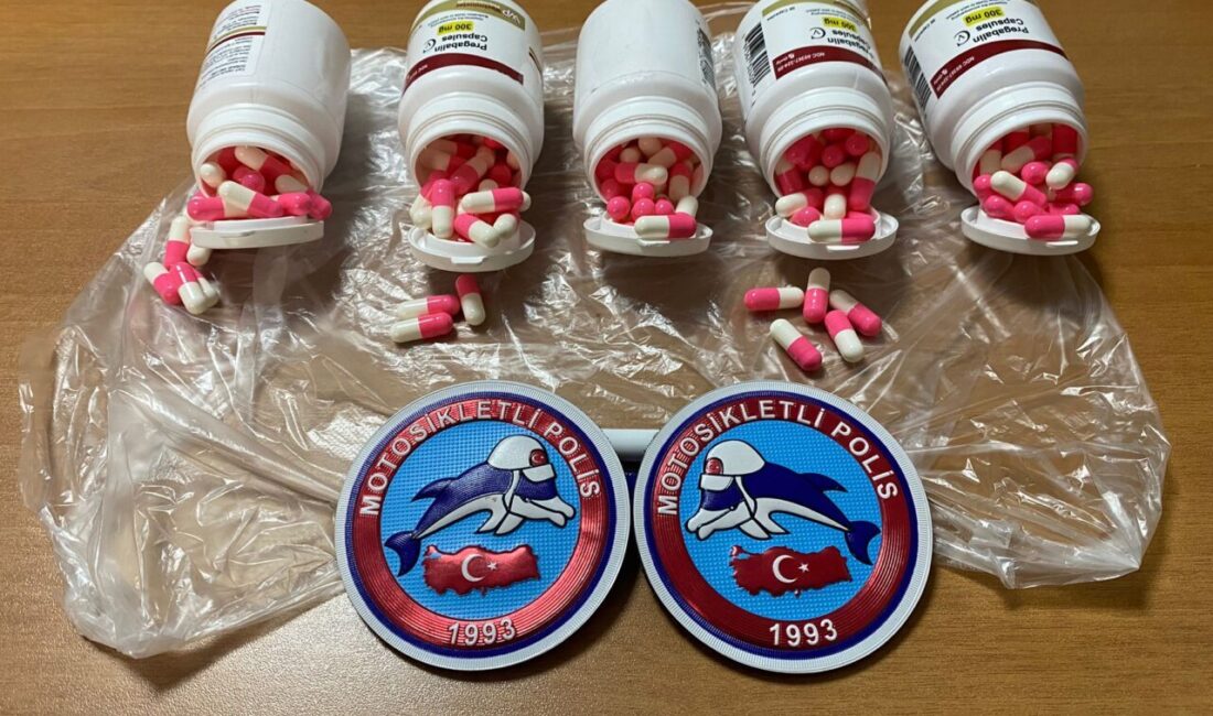 Manisa’nın Yunusemre ilçesinde sentetik ecza hapla yakalanan 2 şüpheli tutuklandı.