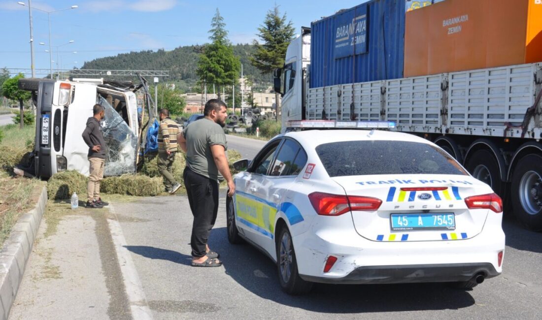 Manisa’nın Salihli ilçesinde refüje çarparak takla atan kamyonetin sürücüsü yaralandı.