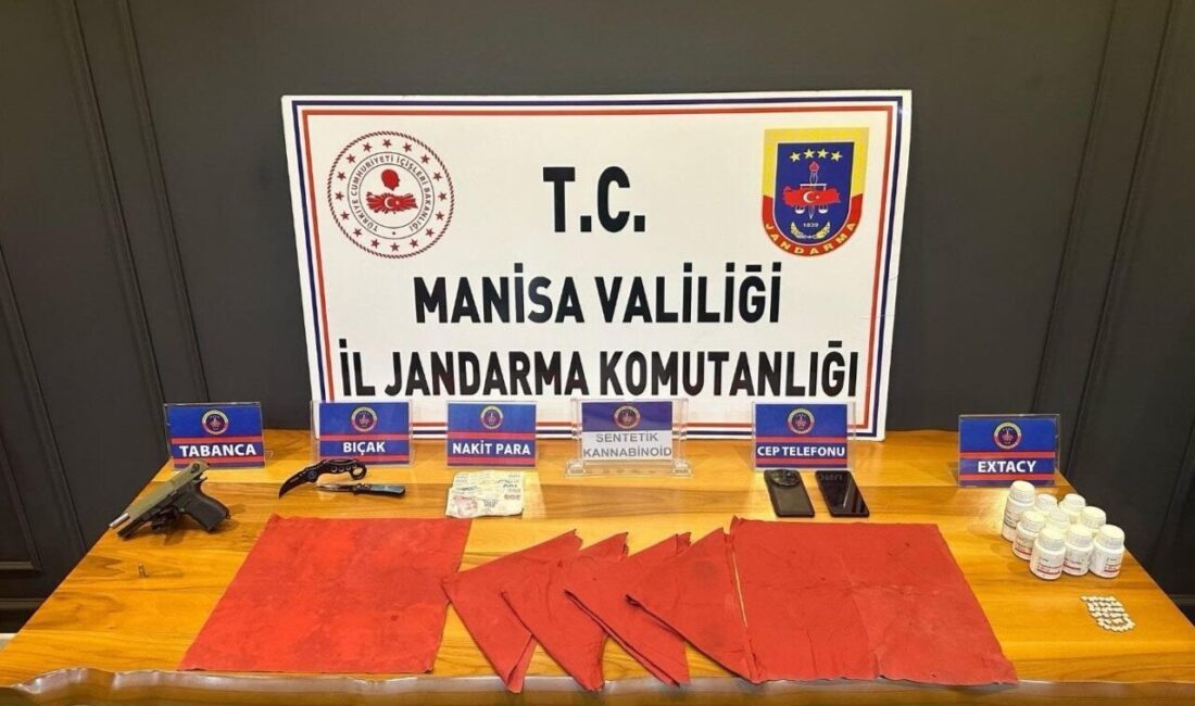 Manisa'nın Salihli ilçesinde uyuşturucu ticareti yaptığı iddiasıyla gözaltına alınan 2