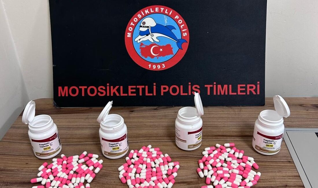 Manisa'nın Yunusemre ilçesinde üzerinde sentetik ecza hap bulunan şüpheli tutuklandı.