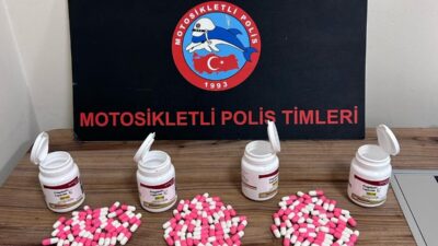 Manisa'nın Yunusemre ilçesinde üzerinde sentetik ecza hap bulunan şüpheli tutuklandı.