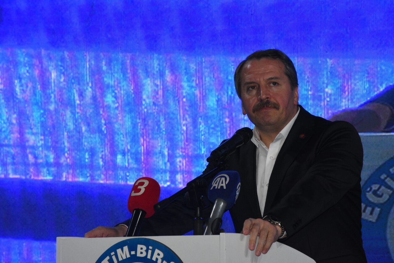 - "(Türkiye geneli kitap okuma yarışmaları) 527 bin 610 öğrenci,