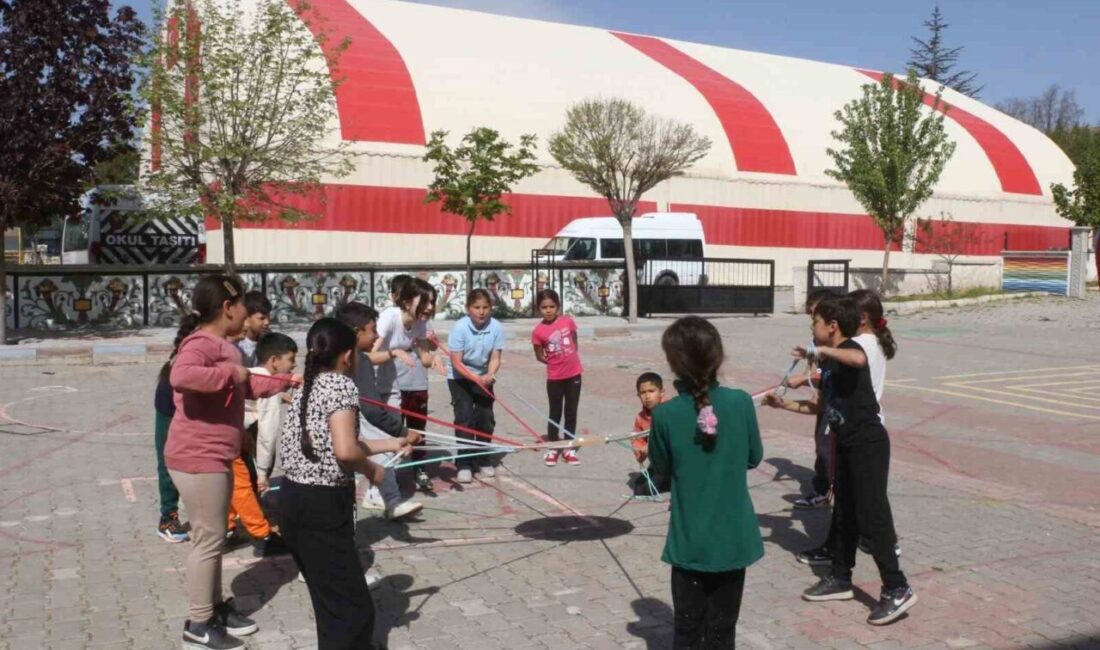 Gençlik ve Spor Bakanlığı tarafından yürütülen "Merkezim Her Yerde" projesi