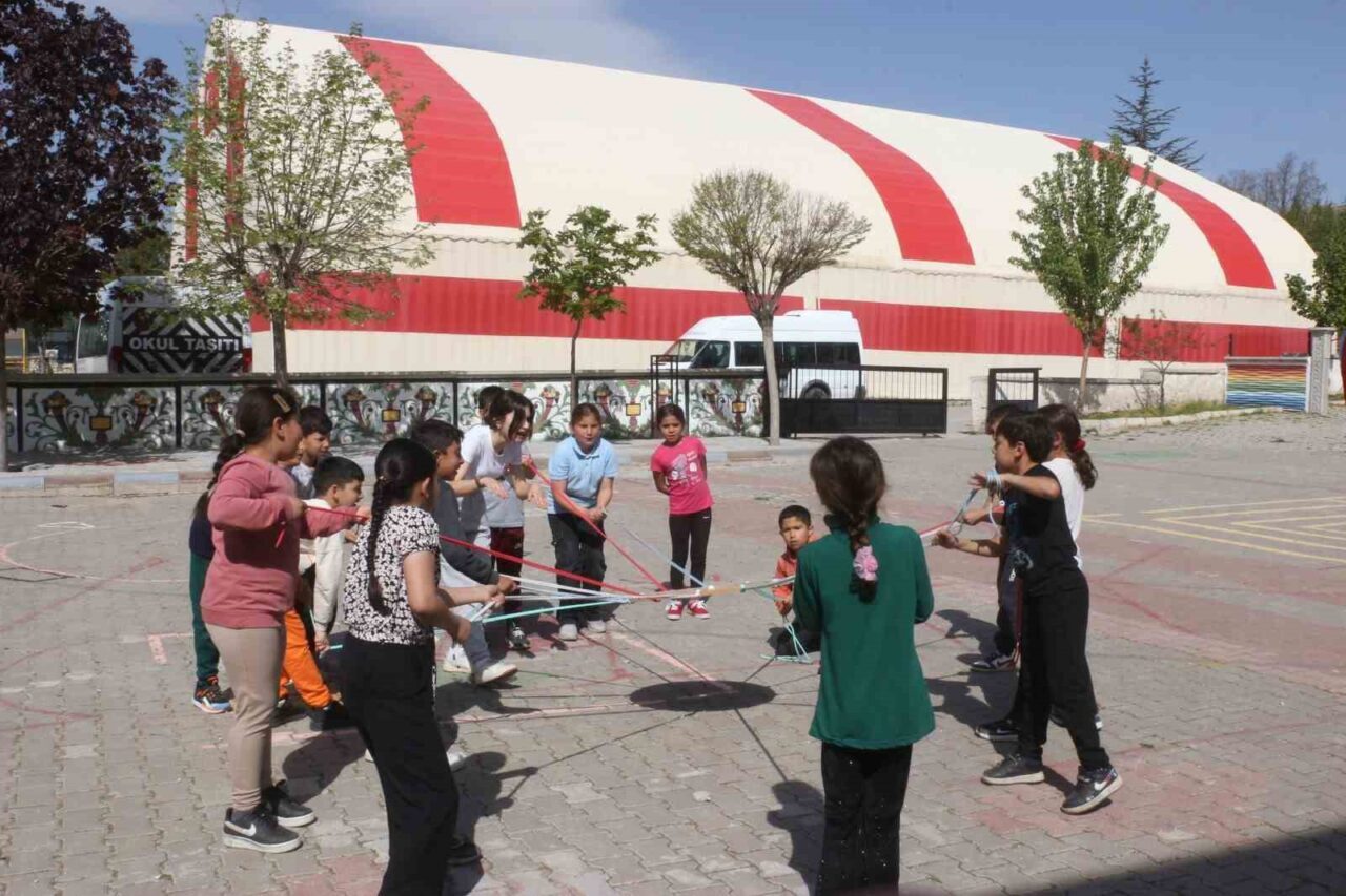 Gençlik ve Spor Bakanlığı tarafından yürütülen "Merkezim Her Yerde" projesi