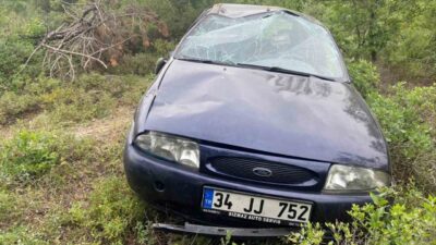 Bilecik’te seyir halinde kontrolden çıkan otomobil şarampole uçarken, 4 kişi