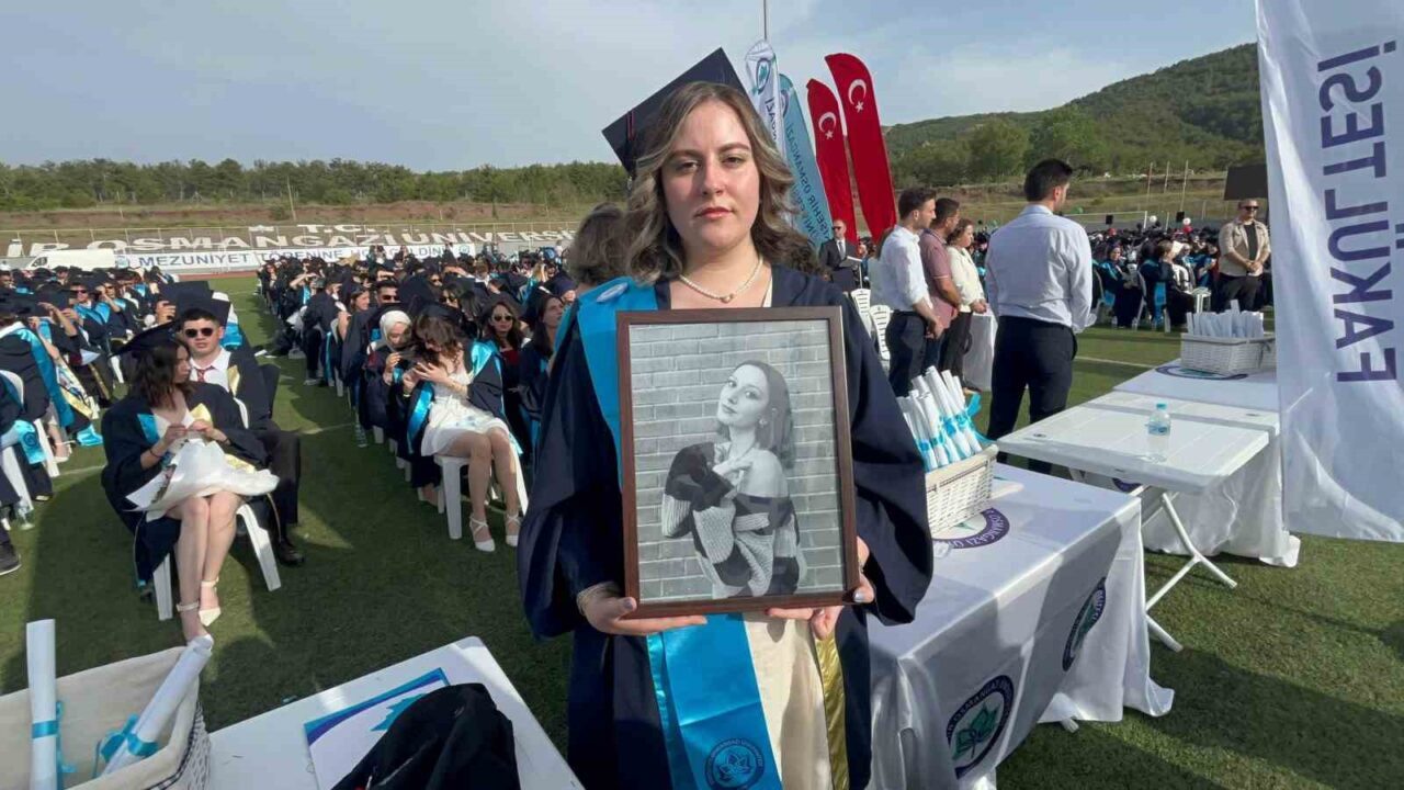 Eskişehir Osmangazi Üniversitesi (ESOGÜ) Mühendislik ve Mimarlık Fakültesi mezuniyet töreninde
