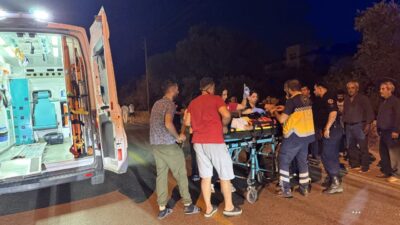 Muğla'nın Fethiye ilçesinde motosikletin çarptığı iki çocuk ile sürücüsü yaralandı.