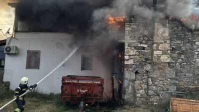 Muğla’nın Milas ilçesinde bir evde çıkan yangın itfaiye ekiplerince söndürüldü.
