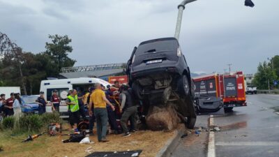 Muğla’nın Menteşe ilçesinde kamyonetin trafik levhası direğine çarpması sonucu 1