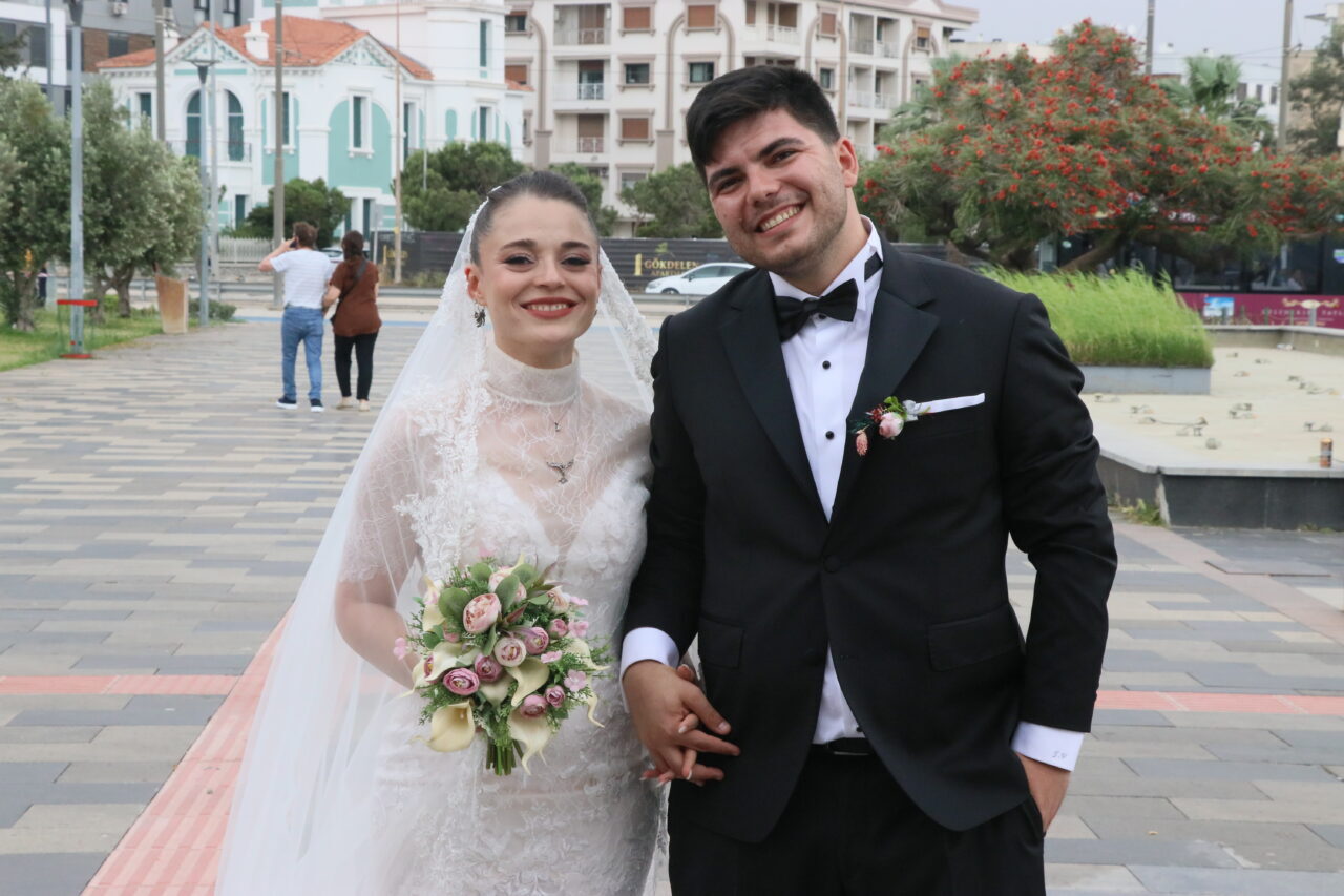 İzmir'de evlenmek için 25 Mayıs 2025 tarihini seçenler, nikah dairelerinde