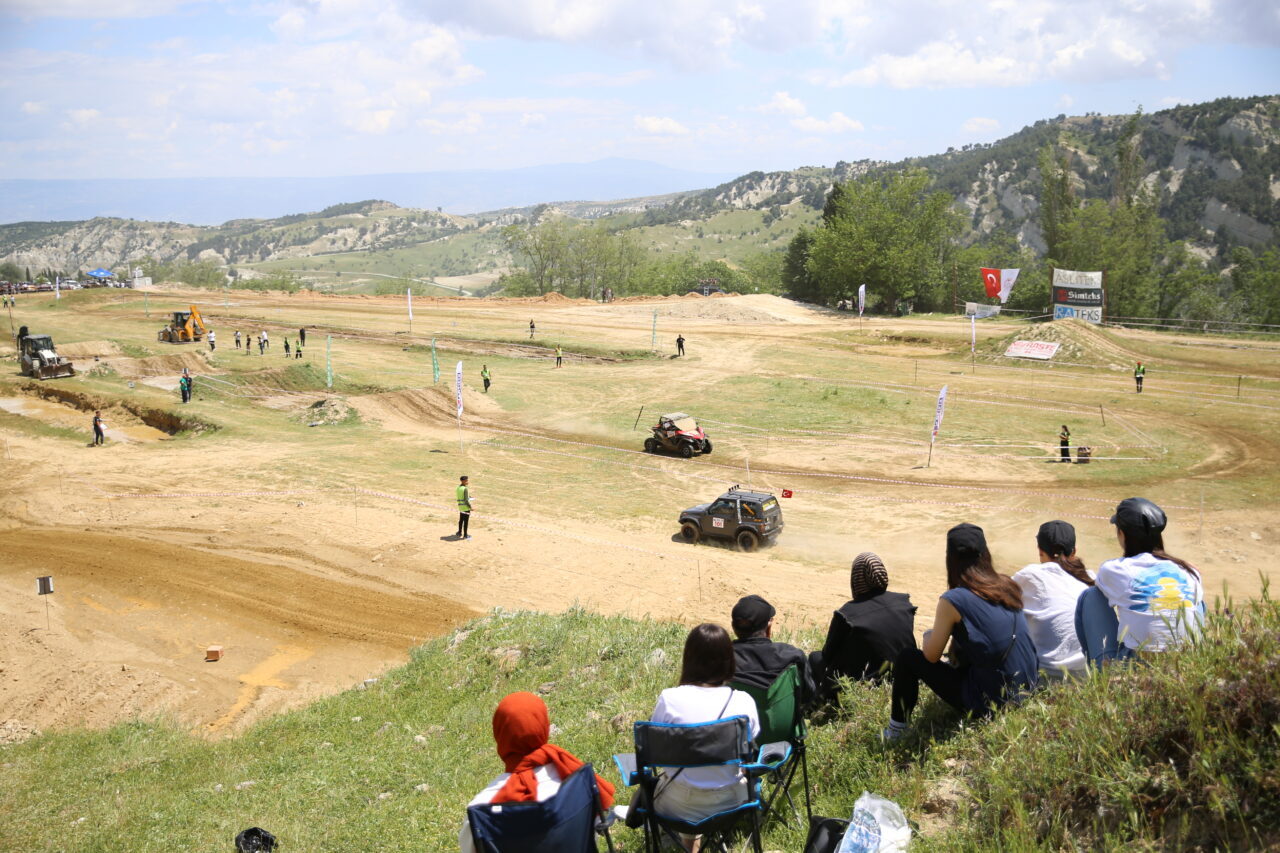 Denizli'nin Babadağ ilçesinde düzenlenen off-road etkinliğinde Türkiye'nin farklı şehirlerinden gelen