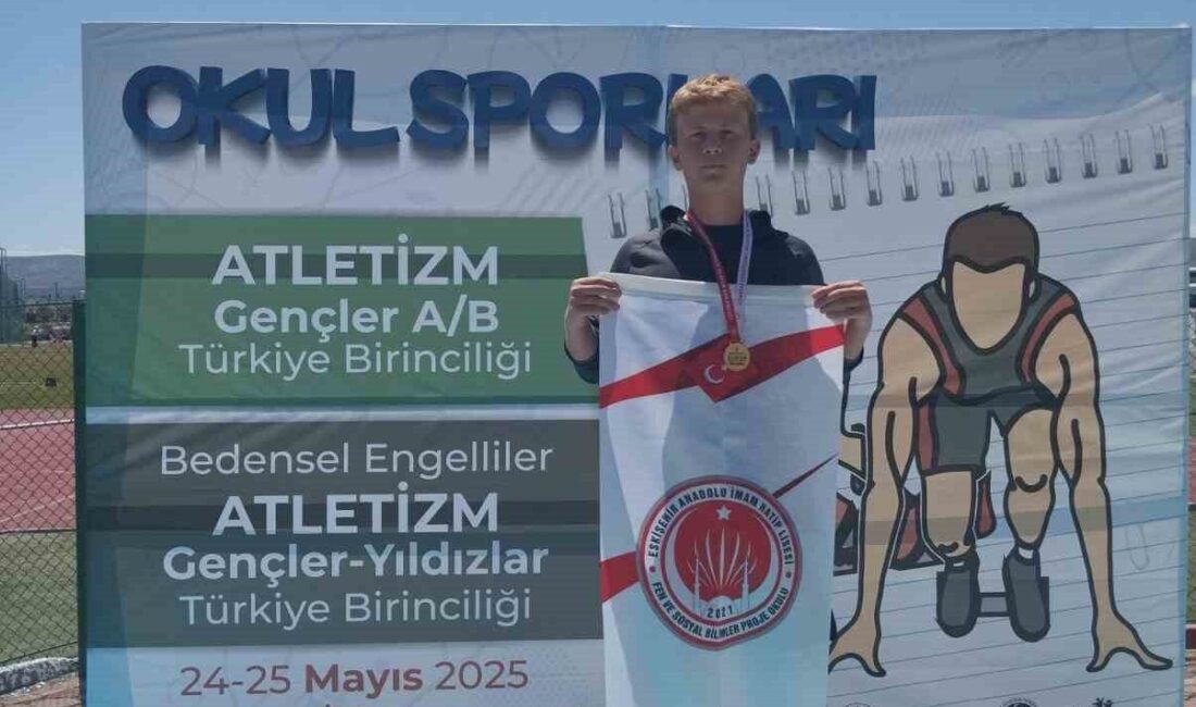 Eskişehirli Ahmet Melih Saraç, cirit atmada Türkiye birincisi oldu.