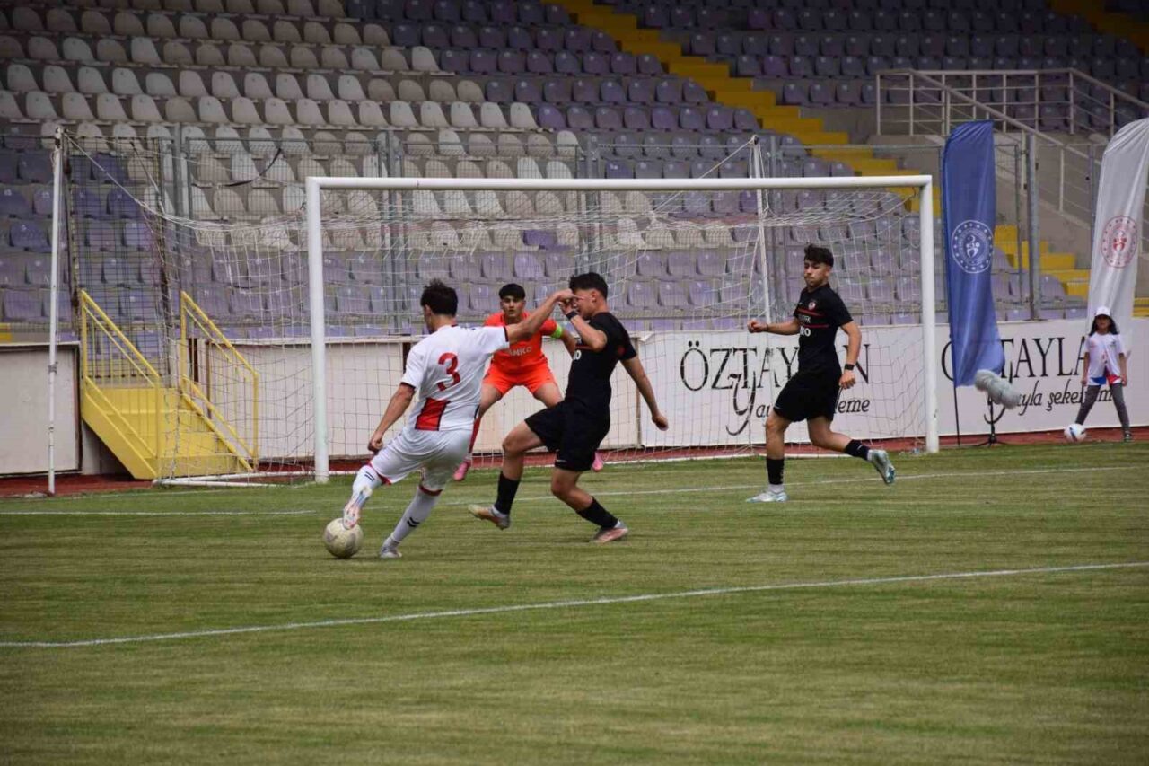 19 Mayıs Gençlik Haftası etkinlikleri çerçevesinde Okul Sporları Futbol Genç