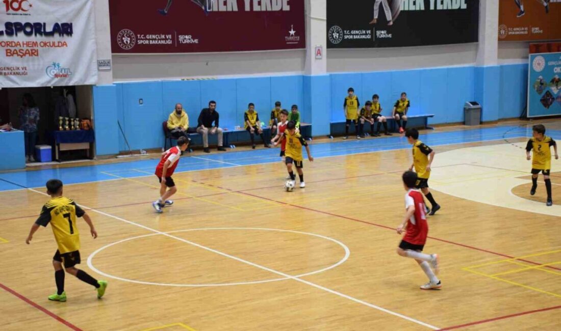 Afyonkarahisar’da gerçekleştirilen Okul Sporları Futsal Küçük Erkekler müsabakaları Tınaztepe Spor