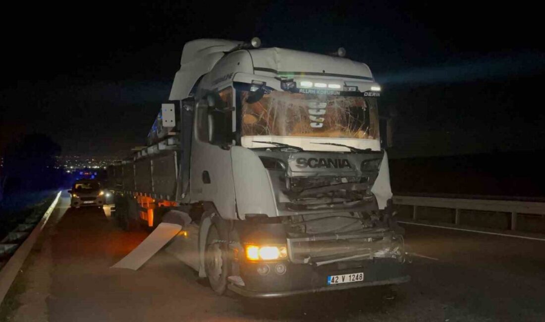 Eskişehir’de önündeki tıra arkadan çarpması sonucu kabinde sıkışan demir direk