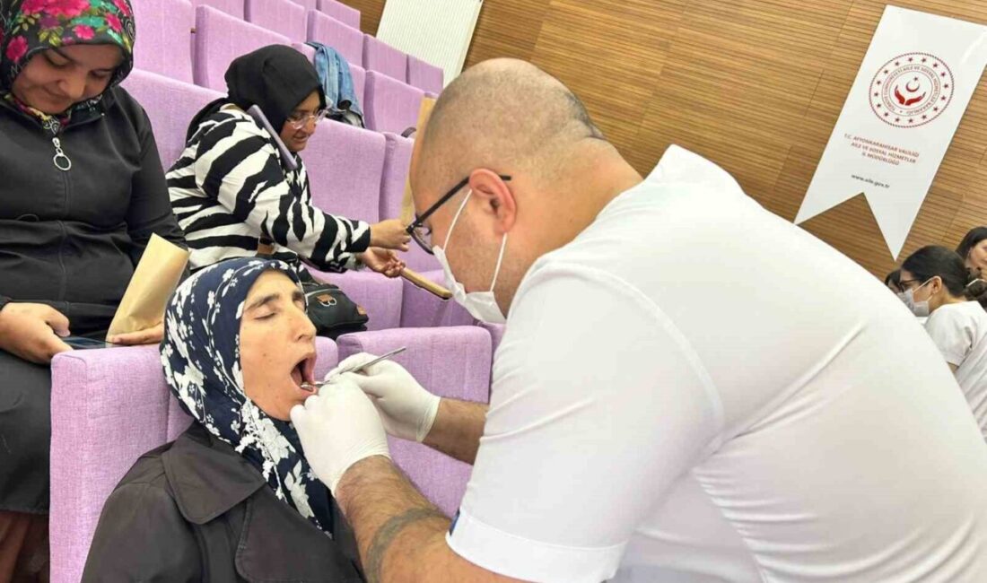 Afyonkarahisar’da yaşayan otizmli bireyler ve annelerinin ücretsiz diş kontrolleri yapıldı.