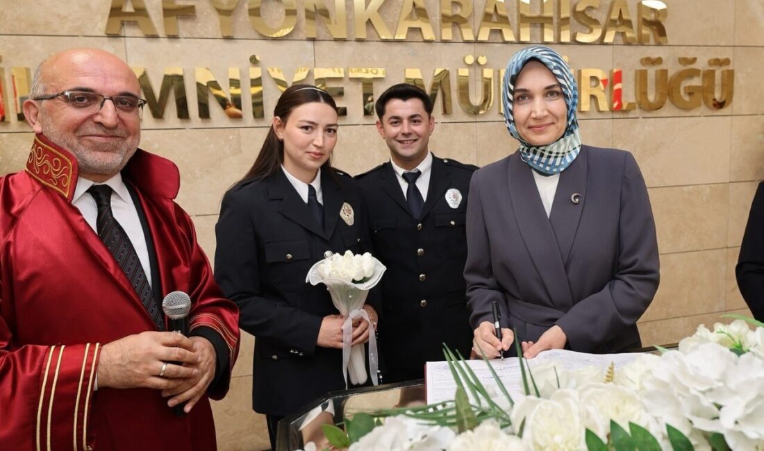 Afyonkarahisar İl Emniyet Müdürlüğü’nde görevli polis memurları Furkan Arslan ve