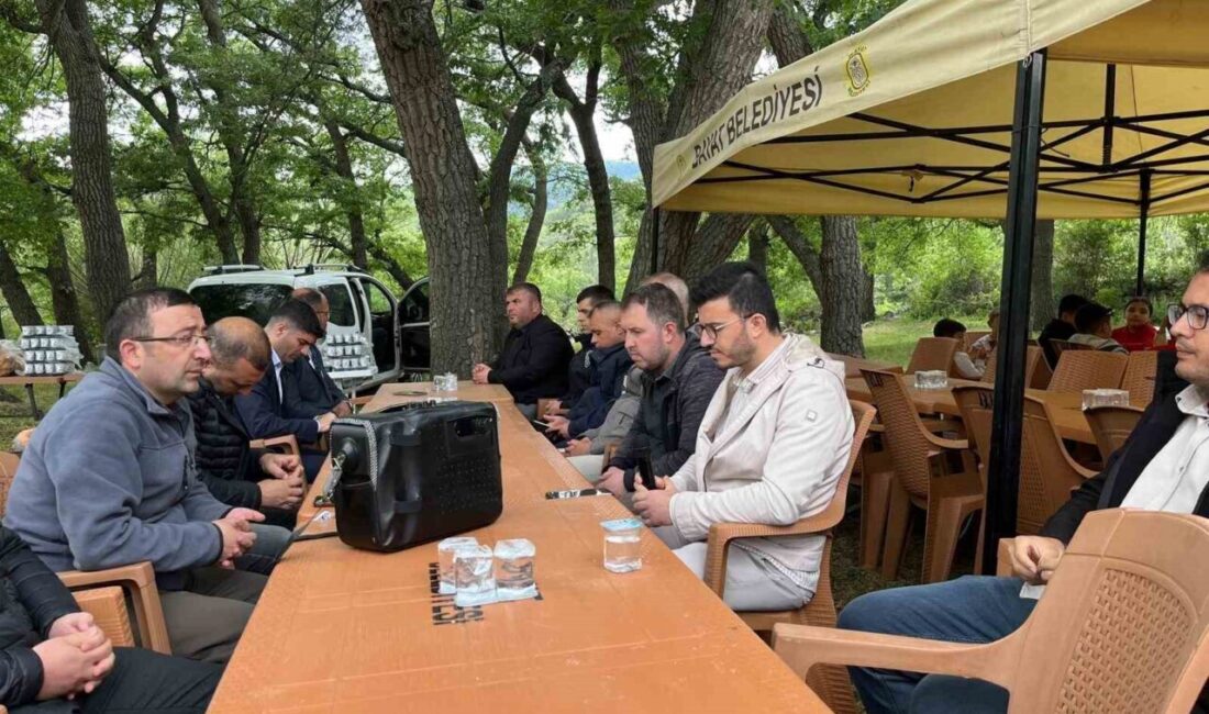 Afyonkarahisar’ın Bayat ilçesinde protokol üyelerinin ve ilkokul öğrencileri katılımıyla yağmur
