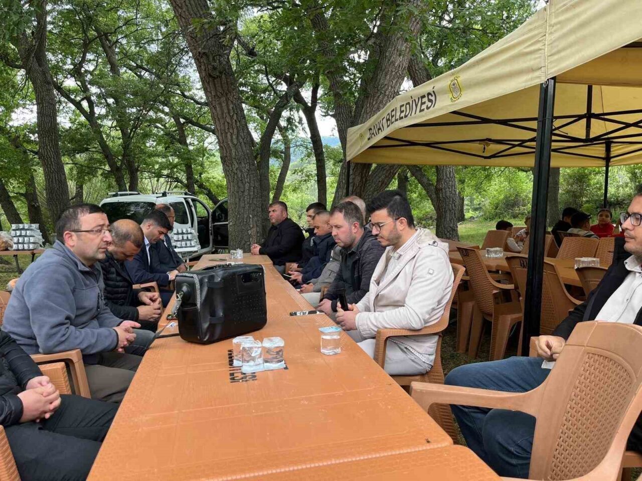Afyonkarahisar’ın Bayat ilçesinde protokol üyelerinin ve ilkokul öğrencileri katılımıyla yağmur