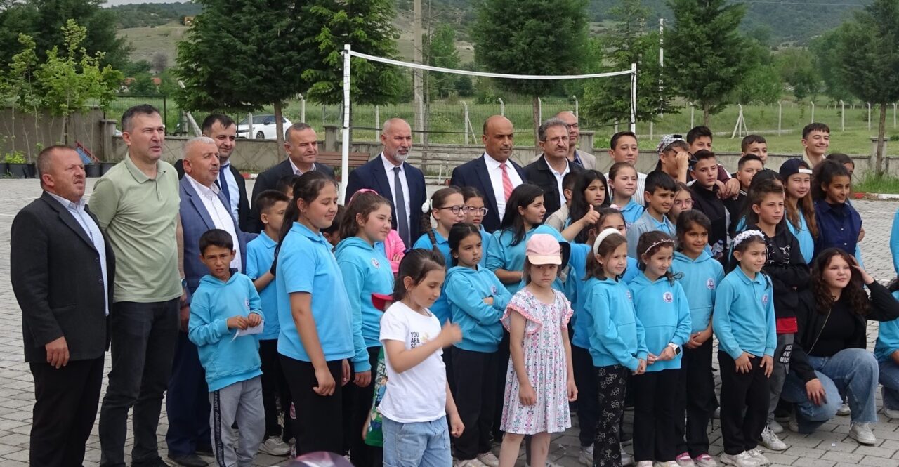 Kütahya’nın Tavşanlı ilçesine bağlı Çardaklı İlk ve Ortaokulu’nda düzenlenen birlik