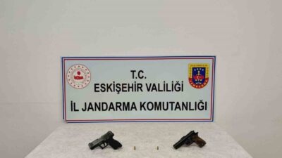 Eskişehir’de jandarma ekiplerince, ruhsatsız tabanca ticareti yapmayı amaçladığı belirlenen ve