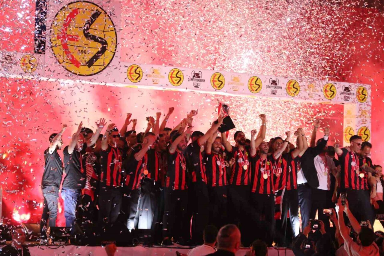 Eskişehirspor’un Bölgesel Amatör Lig’de (BAL) şampiyon olmasının ardından, statta düzenlenen