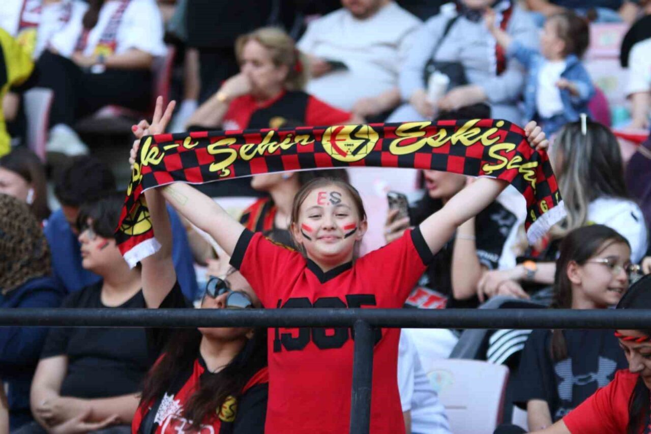 Eskişehirspor’un Bölgesel Amatör Lig’de (BAL) şampiyon olmasının ardından, statta düzenlenen