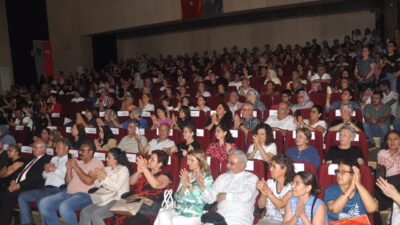 Türk halk müziği sanatçısı Bedia Akartürk, memleketi İzmir'in Ödemiş ilçesinde