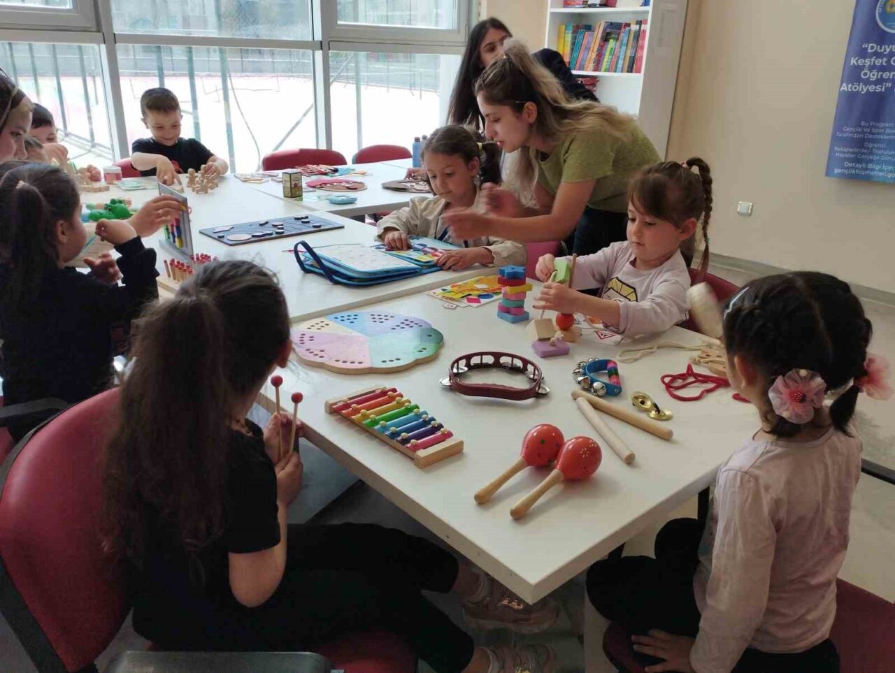 Afyonkarahisar Sandıklı Gençlik Merkezi ve Uygulamalı Bilimler Yüksekokulu öğrencilerinin gönüllü