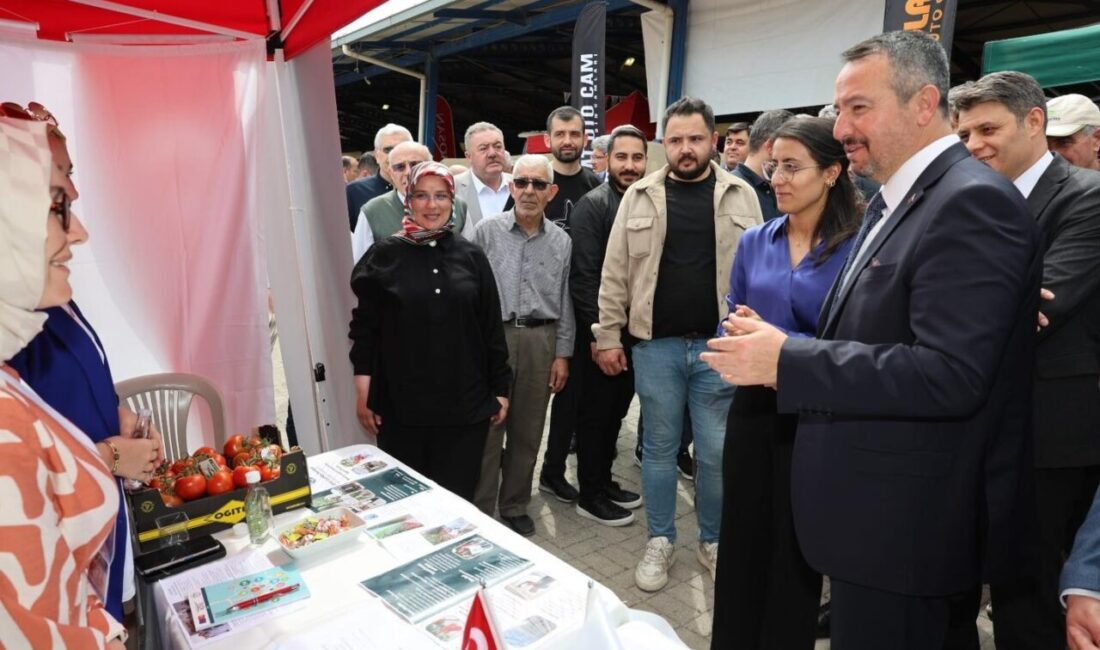AFYONKARAHİSAR (AA) – Sandıklı ilçesinde 180 firmanın katıldığı Tarım, Hayvancılık