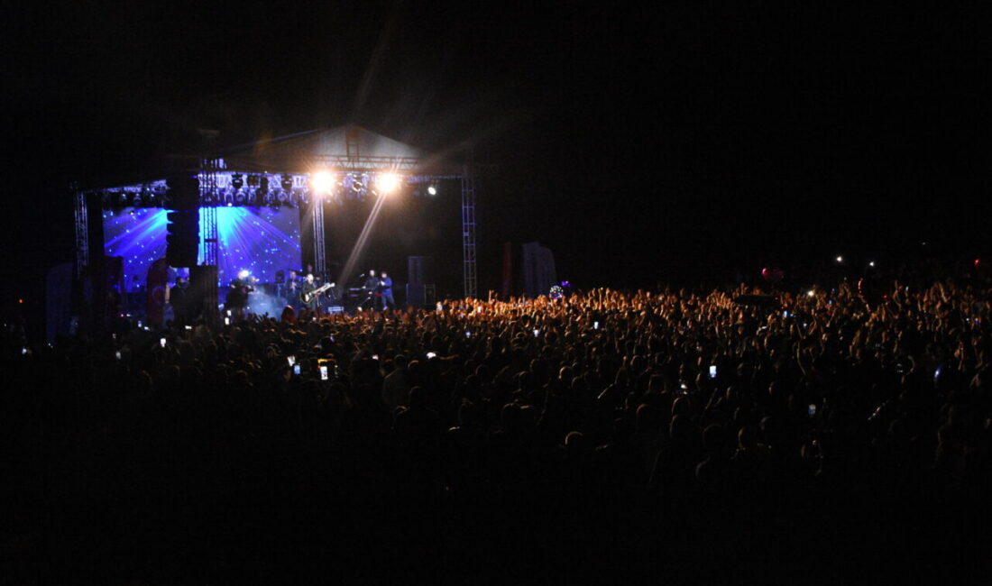 AFYONKARAHİSAR (AA) – Şarkıcı Ferhat Göçer, "Afyonkarahisar Yaşayan Miras Festivali"